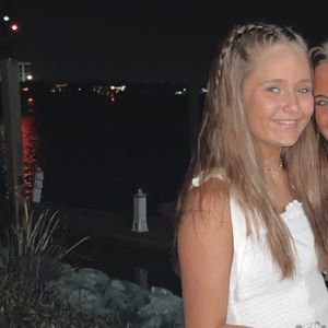 Meet your Posher, Chloe